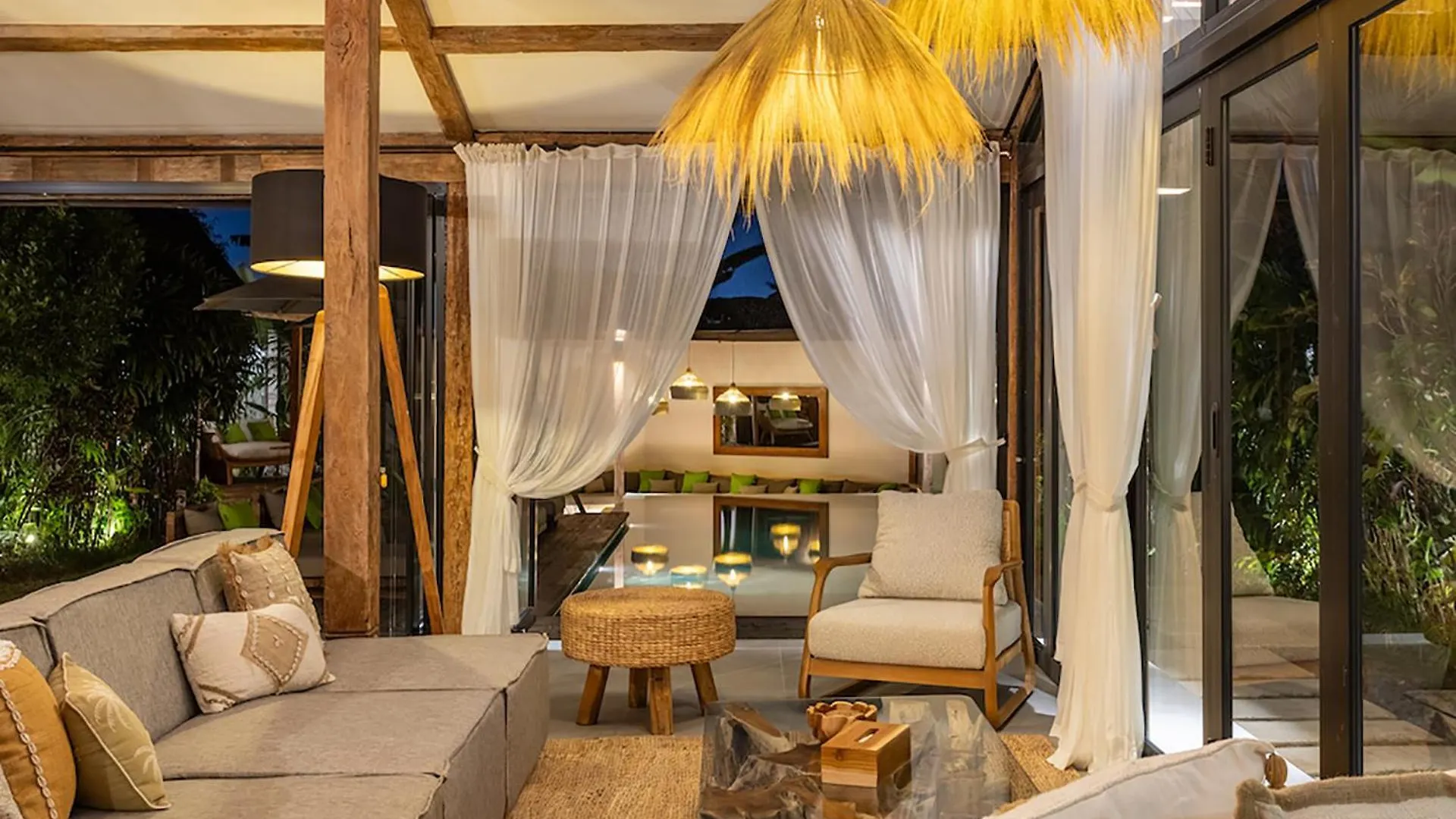 Villa Sebelah By Optimum Bali Villas Seminyak  0*, Seminyak (Bali)
